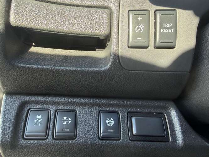 NISSAN NAVARA LE 2.3 4X4 MT6 2023