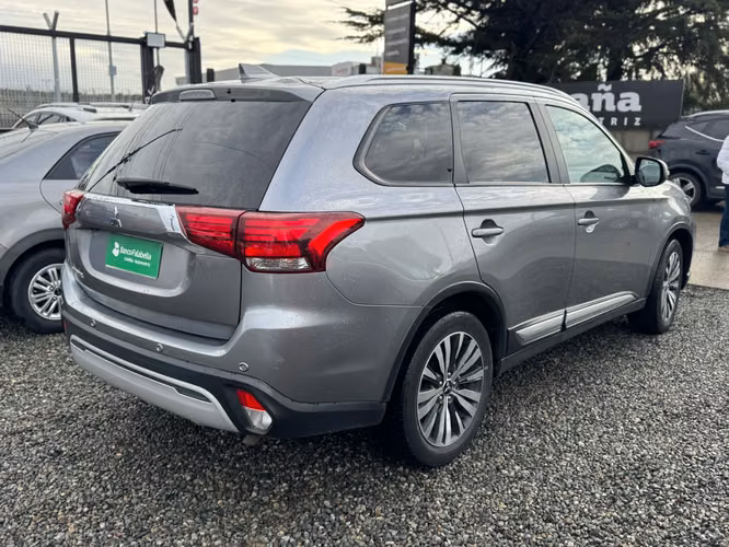MITSUBISHI OUTLANDER 2022 - Imagen 4