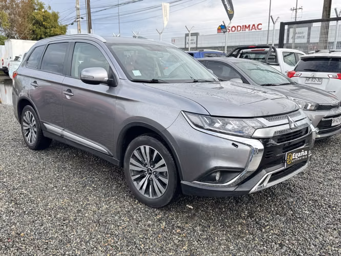 MITSUBISHI OUTLANDER 2022 - Imagen 3