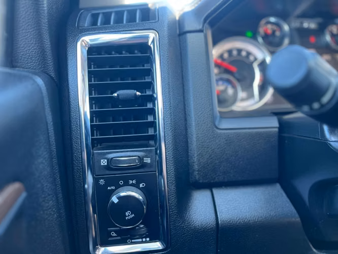 RAM 1500 LARAMIE 4X4 3.0 AUT 2018 - Imagen 18