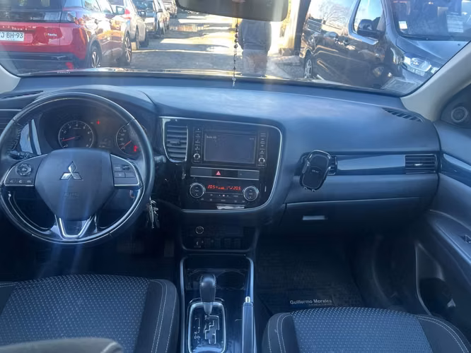 MITSUBISHI OUTLANDER 2020 - Imagen 8
