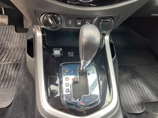 NISSAN NAVARA PLATINUM 4X4 2.3 AUT 2023 - Imagen 15