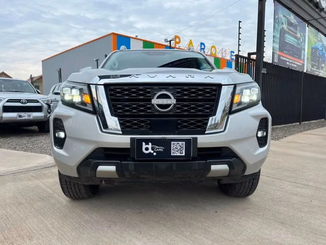 NISSAN NAVARA PLATINUM 4X4 2.3 AUT 2023 - Imagen 6