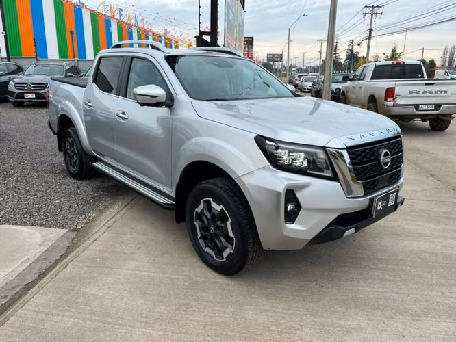 NISSAN NAVARA PLATINUM 4X4 2.3 AUT 2023 - Imagen 10