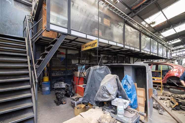 "propiedad comercial a 1 cuadra de av. matta"