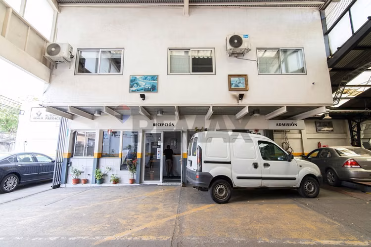 "propiedad comercial a 1 cuadra de av. matta"