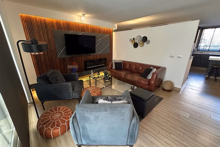 Espectacular dúplex 213 m² con jardín y quincho - Imagen 3