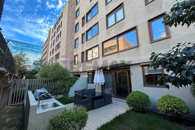 Espectacular dúplex 213 m² con jardín y quincho - Imagen 35