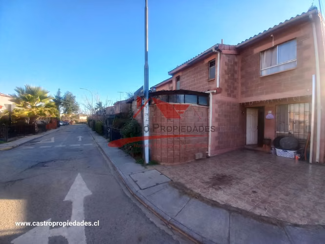 CASA DOS PISOS EN QUILICURA, 3 HAB 2 BAÑ