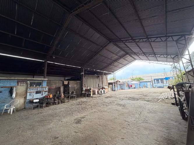 TERRENO INDUSTRIAL 880 M2 CON CASA/OFICINA PARA NEGOCIO