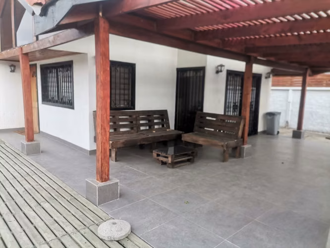 Se arrienda excelente casa en sector privilegiado