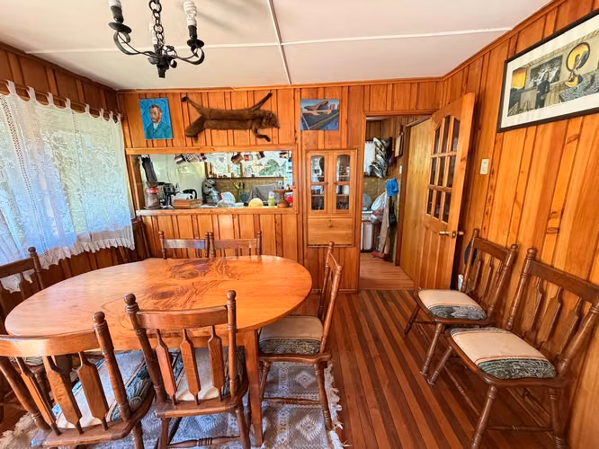 Casa con amplio terreno de 1.790 m² a solo 400 metros del lago Calafquén - Imagen 4