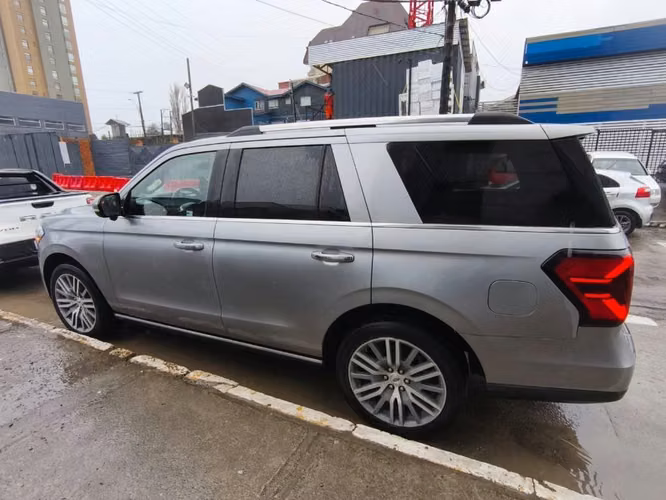 Ford Expedition 2023 por apuro
