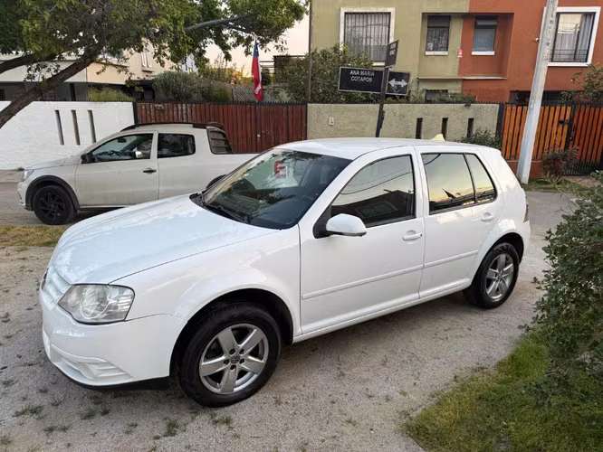 Volkswagen Golf Highline 2.0 año 2010