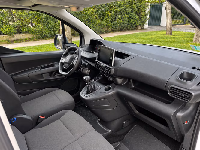 PEUGEOT PARTNER HDI PACK AA EV - 2024 | 4719 - Imagen 19