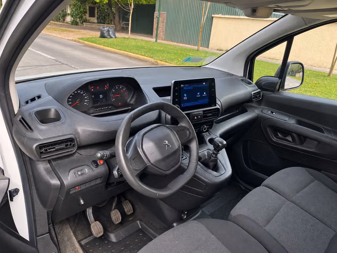 PEUGEOT PARTNER HDI PACK AA EV - 2024 | 4719 - Imagen 18