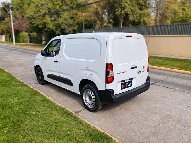 PEUGEOT PARTNER HDI PACK AA EV - 2024 | 4719 - Imagen 2