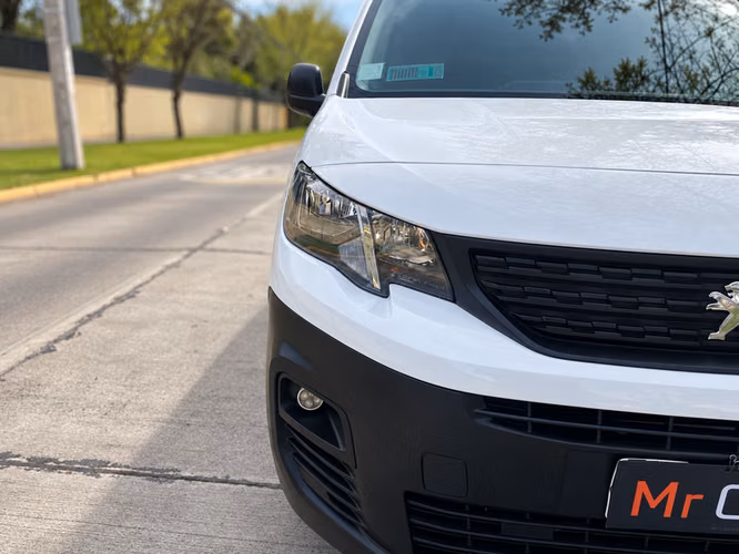 PEUGEOT PARTNER HDI PACK AA EV - 2024 | 4719 - Imagen 14
