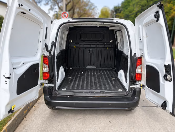 PEUGEOT PARTNER HDI PACK AA EV - 2024 | 4719 - Imagen 9