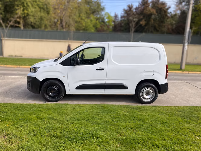 PEUGEOT PARTNER HDI PACK AA EV - 2024 | 4719 - Imagen 4