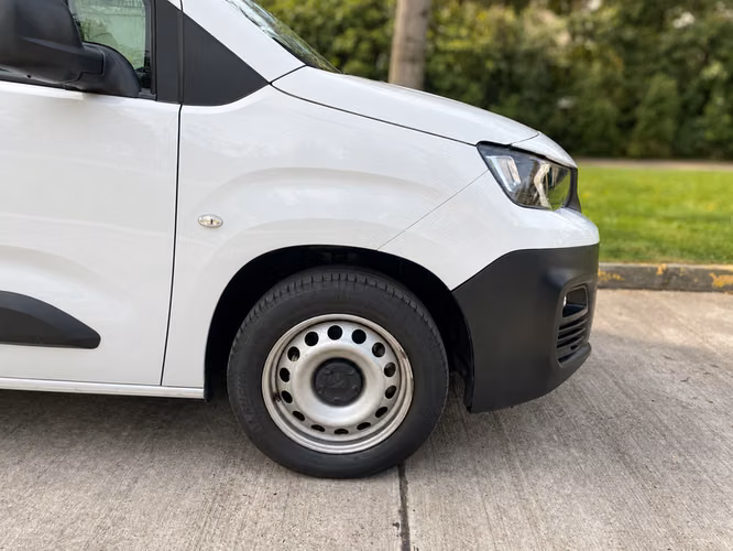PEUGEOT PARTNER HDI PACK AA EV - 2024 | 4719 - Imagen 6