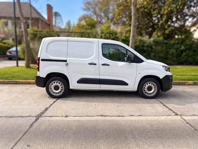 PEUGEOT PARTNER HDI PACK AA EV - 2024 | 4719 - Imagen 8