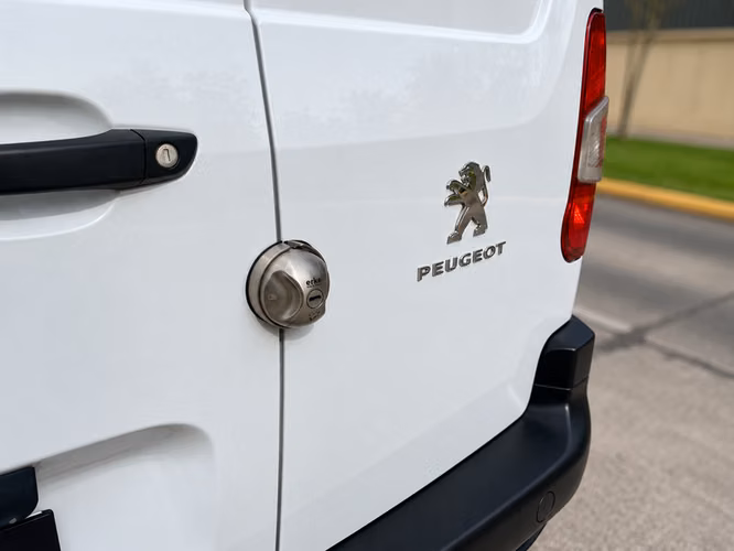 PEUGEOT PARTNER HDI PACK AA EV - 2024 | 4719 - Imagen 11