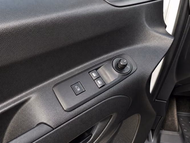 PEUGEOT PARTNER HDI PACK AA EV - 2024 | 4719 - Imagen 17