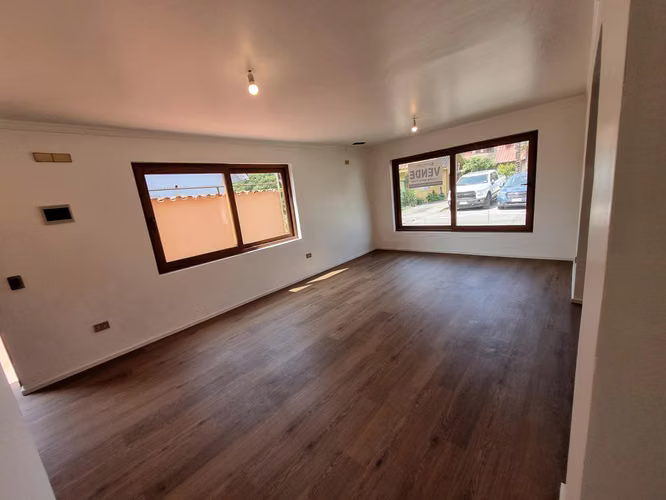 Casa Impecable Y Segura - 3 Dormitorios, 2 Baños, 3 Estac.