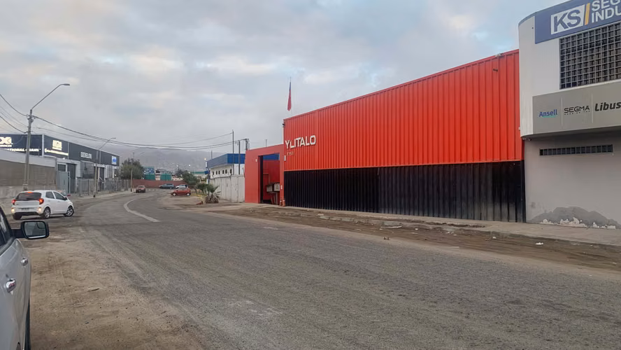 GALPON CERRADO BODEGAJE OFICINAS C7 380V