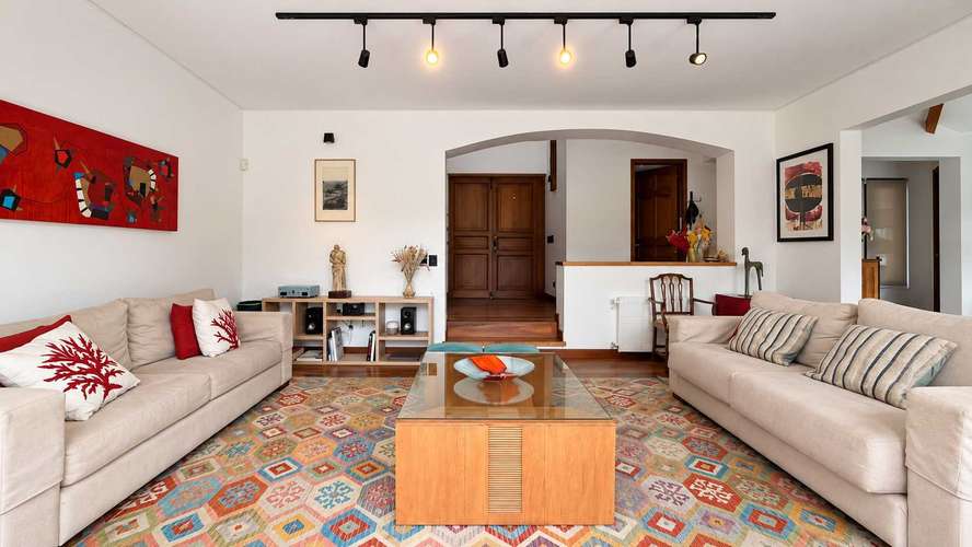 Amplia Casa en La Dehesa | 230 m² + 1.100 m²   (183475)