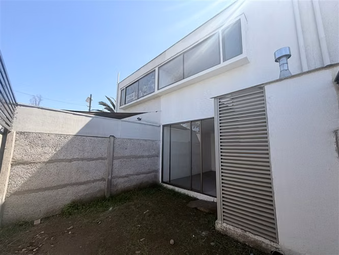 Casa en arriendo nueva de 3 dorm 2b en condom en Peñaflor