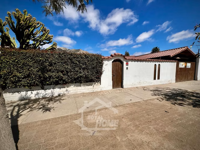 Casa Familiar 5 Habitaciones, 4 Baños y Piscina | 955 m² de Terreno