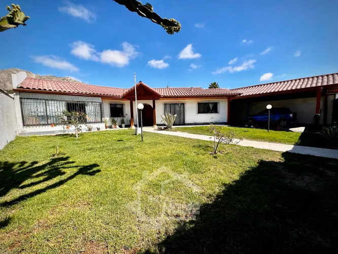 Casa Familiar 5 Habitaciones, 4 Baños y Piscina | 955 m² de Terreno