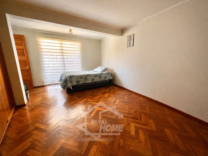 Casa Familiar 5 Habitaciones, 4 Baños y Piscina | 955 m² de Terreno