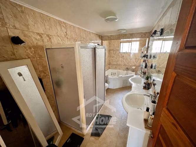 Casa Familiar 5 Habitaciones, 4 Baños y Piscina | 955 m² de Terreno