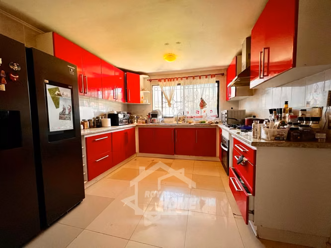 Casa Familiar 5 Habitaciones, 4 Baños y Piscina | 955 m² de Terreno