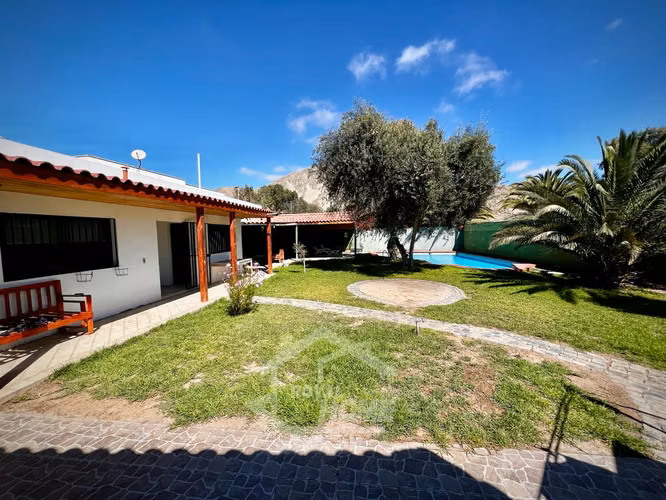 Casa Familiar 5 Habitaciones, 4 Baños y Piscina | 955 m² de Terreno