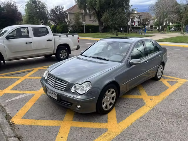 Venta automovil Sedan Mercedes Benz C230 año  kilometros