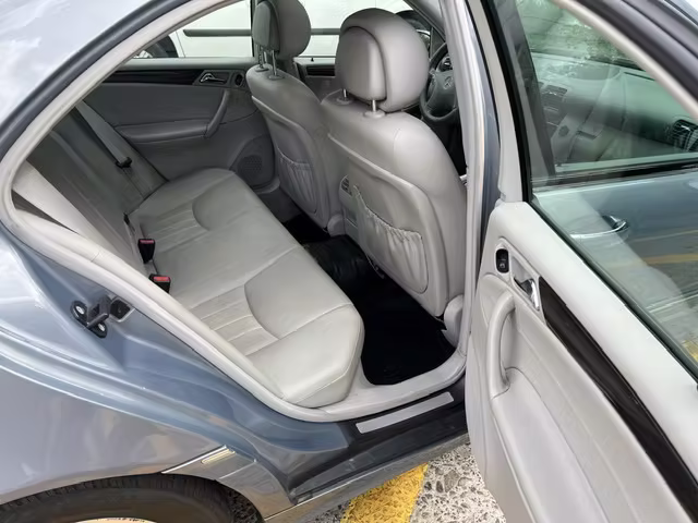 Venta automovil Sedan Mercedes Benz C230 año  kilometros