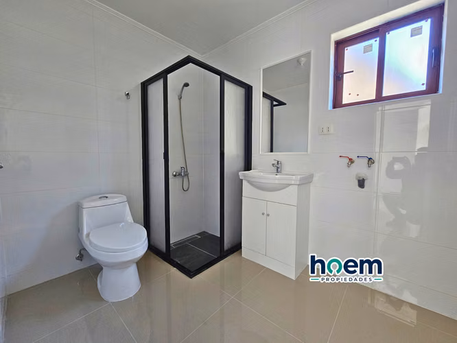 ¡Casa completamente remodelada en Villa Doña Antonia! - Imagen 11