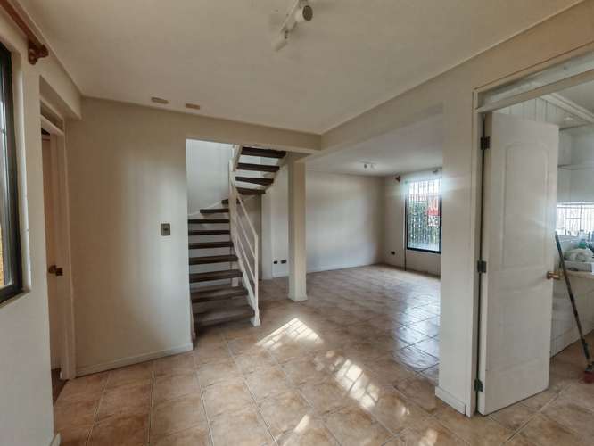 ARRIENDO CASA RECIEN REMODELADA, MELIPILLA