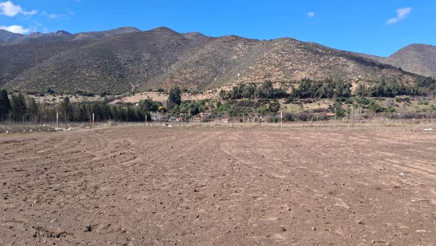 A pasos de Escuela Salesiana Catemu y calle principal/ Agua y factibilidad de luz