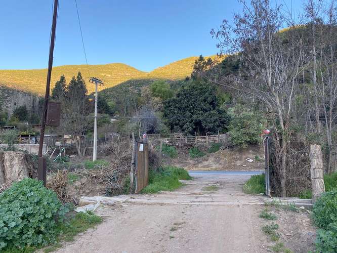 A pasos de Escuela Salesiana Catemu y calle principal/ Agua y factibilidad de luz