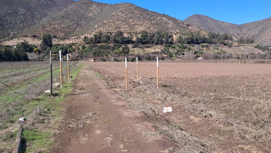 A pasos de Escuela Salesiana Catemu y calle principal/ Agua y factibilidad de luz