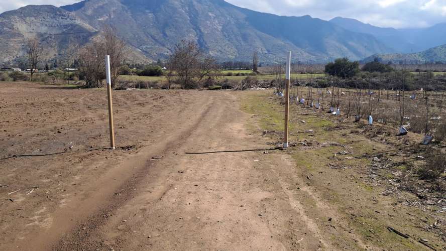 A pasos de Escuela Salesiana Catemu y calle principal/ Agua y factibilidad de luz