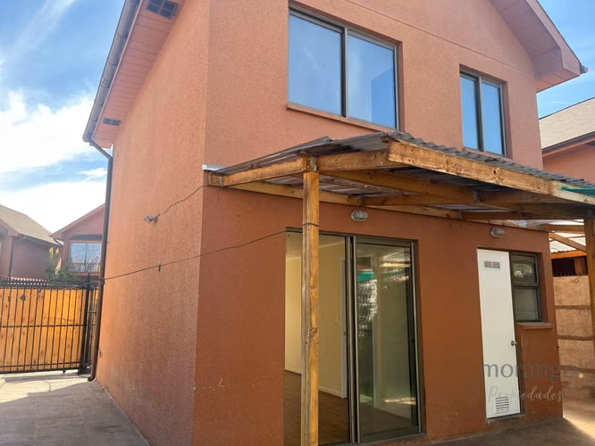 Hermosa casa en arriendo Buin