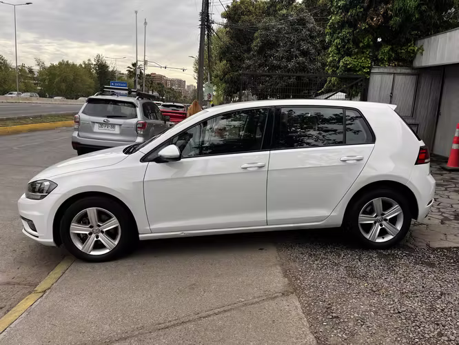 VOLKSWAGEN GOLF 1.6 AUT. 2018 ÚNICO DUEÑO 80.000 KM. - Imagen 8