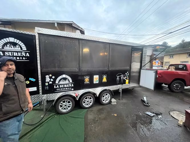 Pizzería Móvil Completa | Food Truck 3 Ejes + Horno Napolitano Mackern