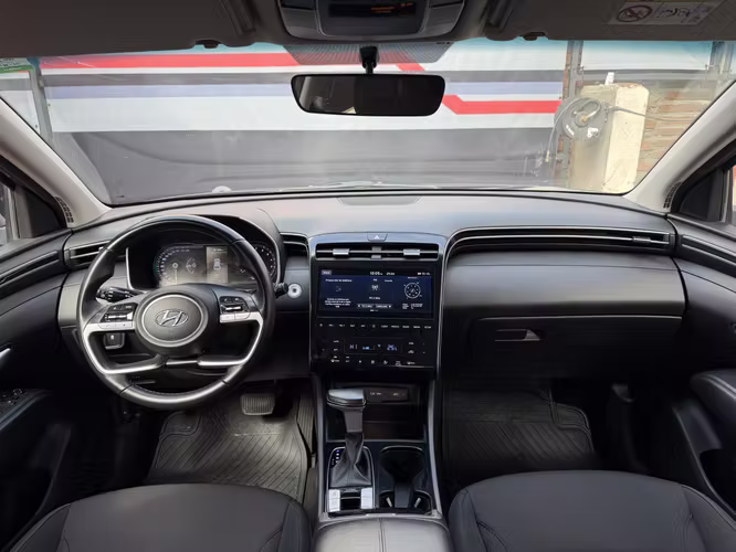 HYUNDAI TUCSON NX4 2.0 AT 4WD (PIE DESDE $5.800.000)